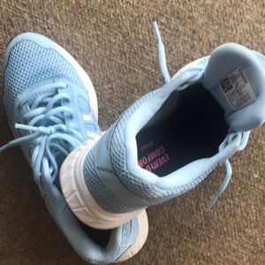 ASICS 6 1/2 light blue